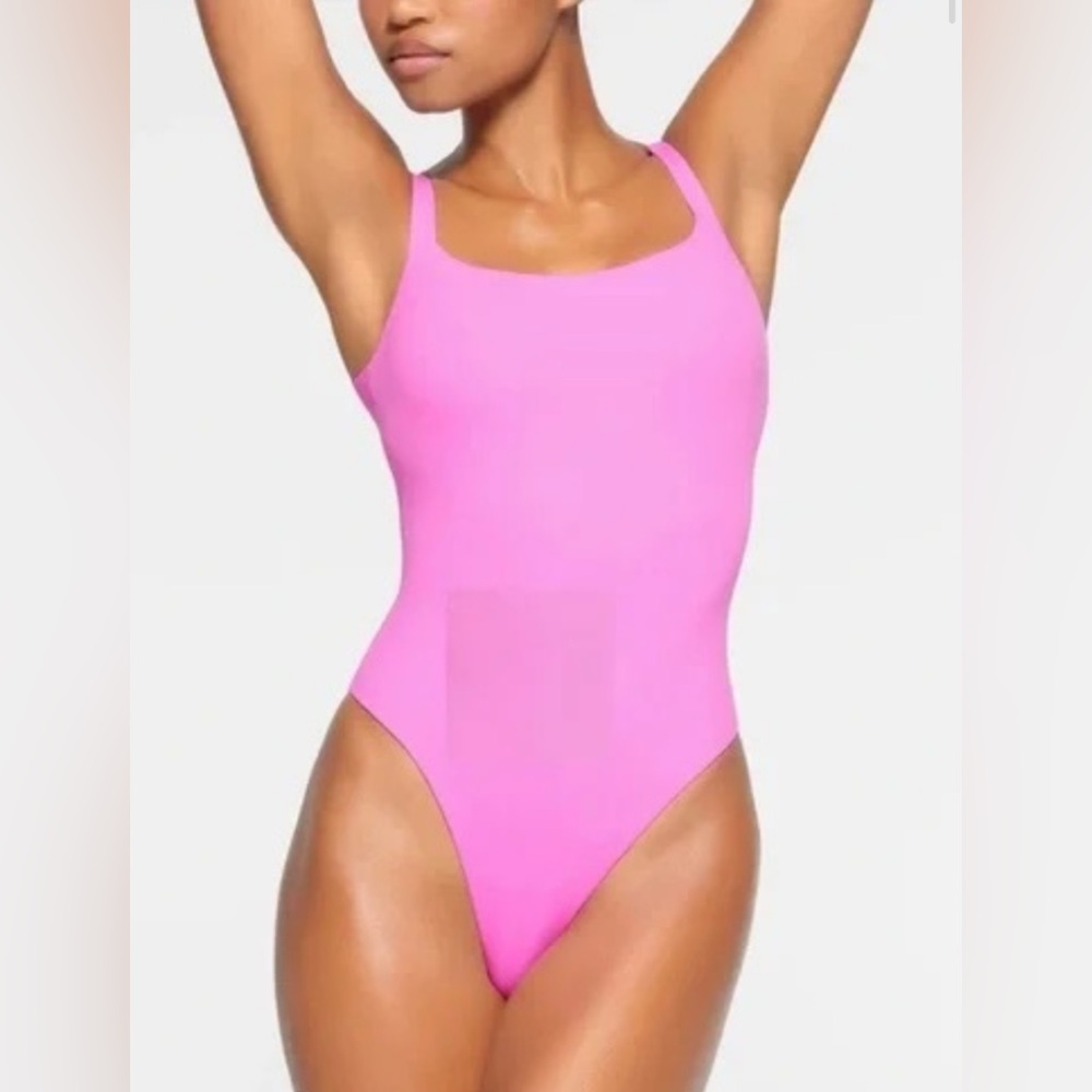 NWT fits everybody square neck skims bodysuit